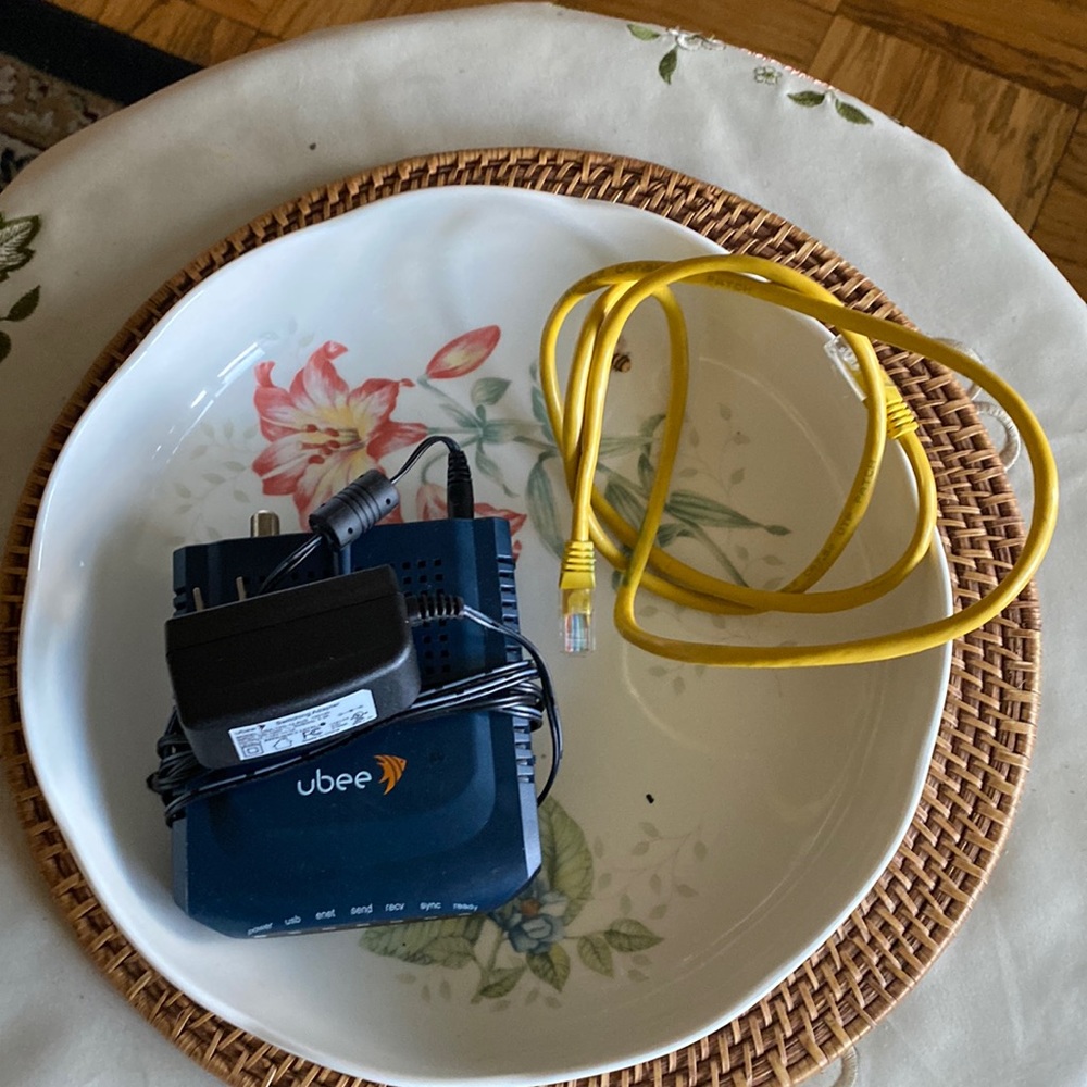 🌻SALE🌻Cabel box